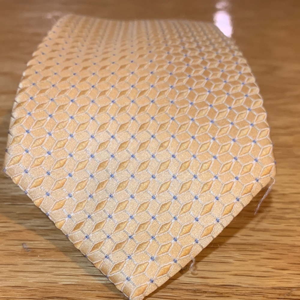 Jones New York Honeycomb Pattern Gold Tie
